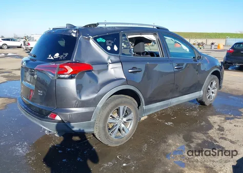2017 Toyota Rav4 Xle z USA, uszkodzony, nr VIN 2T3RFREV4HW570279